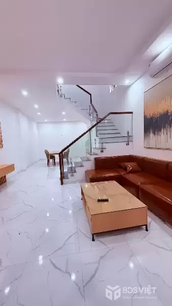 Bán Nhà Hoàng Hoa Thám 58m2. 3 tầng. mặt tiền 4.9m. giá  8.6 tỷ Ba Đình Hà Nội