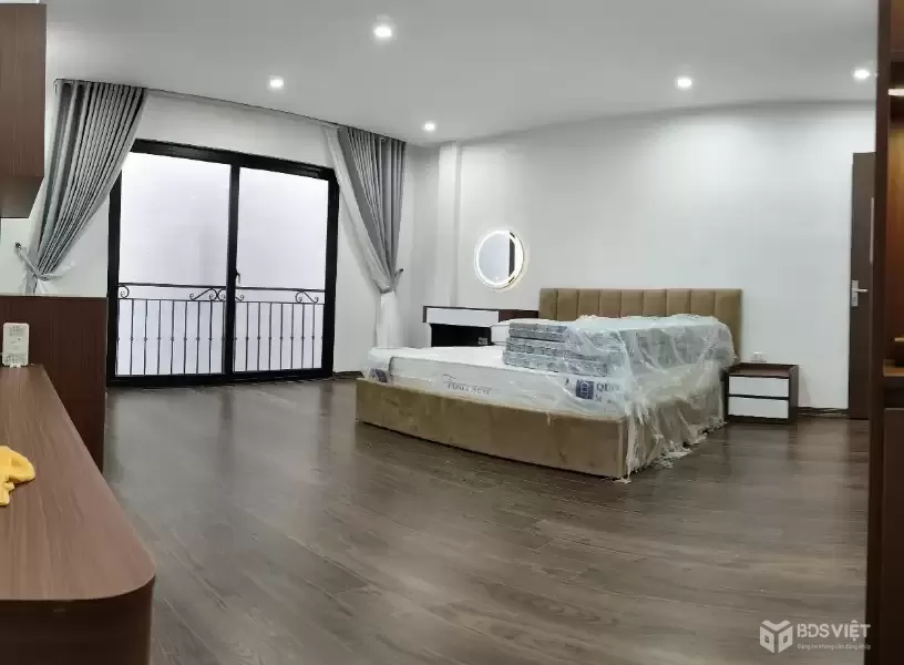 Bán Nhà Đội Cấn 39m2 7 tầng. mặt tiền 4.8m. giá 12 Tỷ Ba Đình Hà Nội .