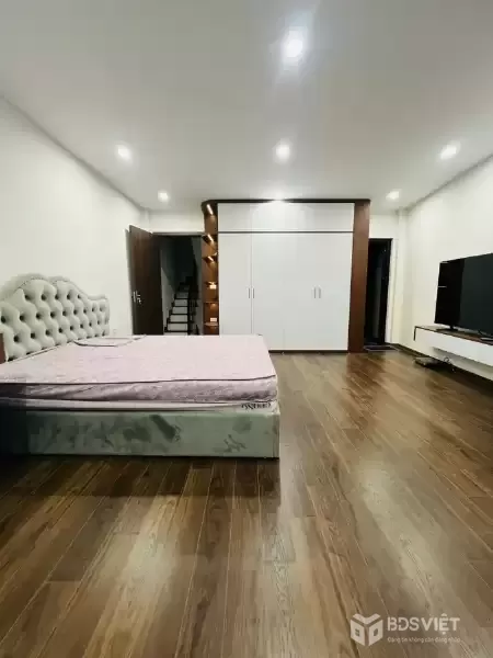 Bán Nhà Đội Cấn 39m2 7 tầng. mặt tiền 4.8m. giá 12 Tỷ Ba Đình Hà Nội .