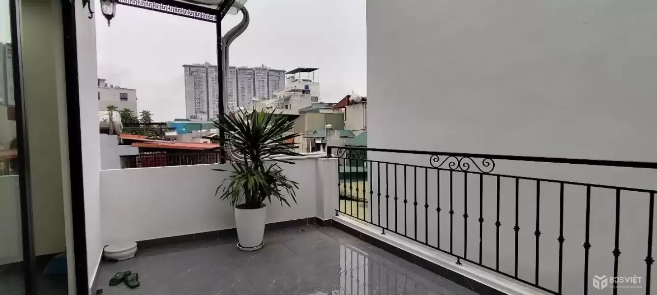 Bán Nhà Đội Cấn 39m2 7 tầng. mặt tiền 4.8m. giá 12 Tỷ Ba Đình Hà Nội .