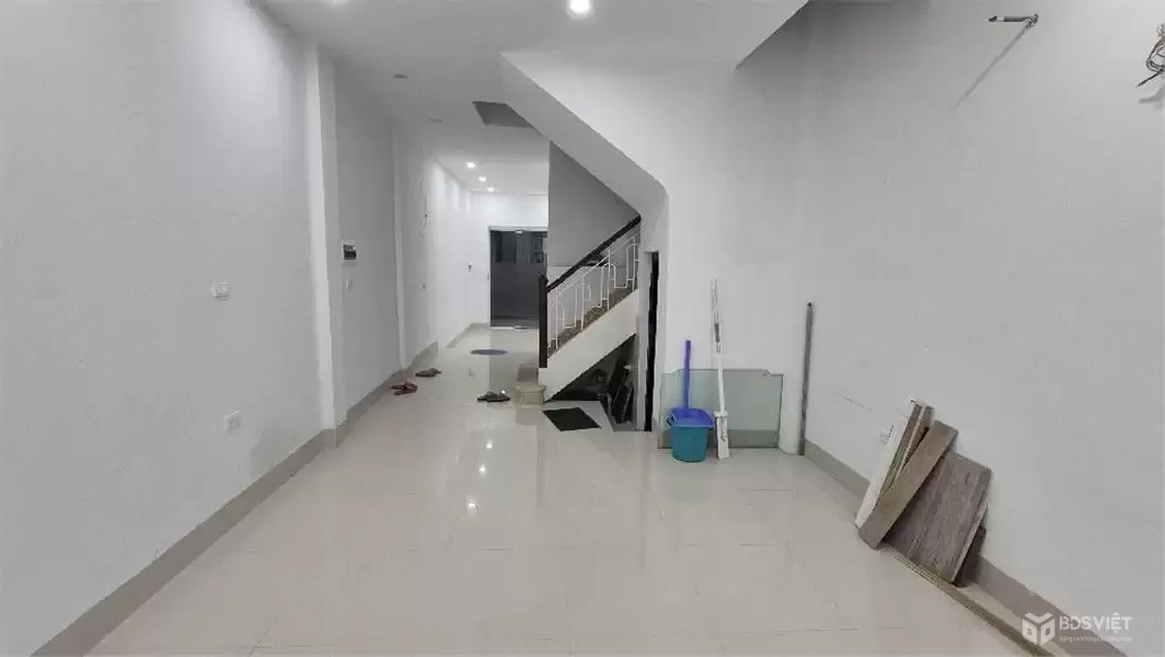 Nhà mặt đường Liên Mạc, 40m2, 5 tầng, ô tô tránh, giá 6,5 tỷ