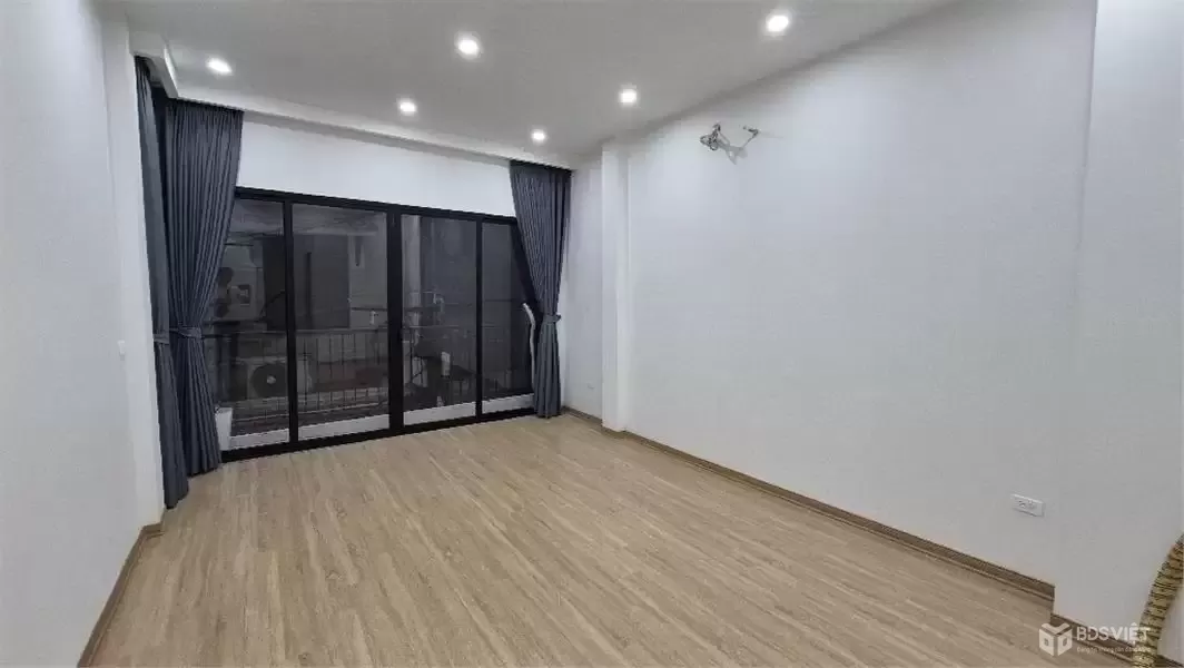 Nhà mặt đường Liên Mạc, 40m2, 5 tầng, ô tô tránh, giá 6,5 tỷ