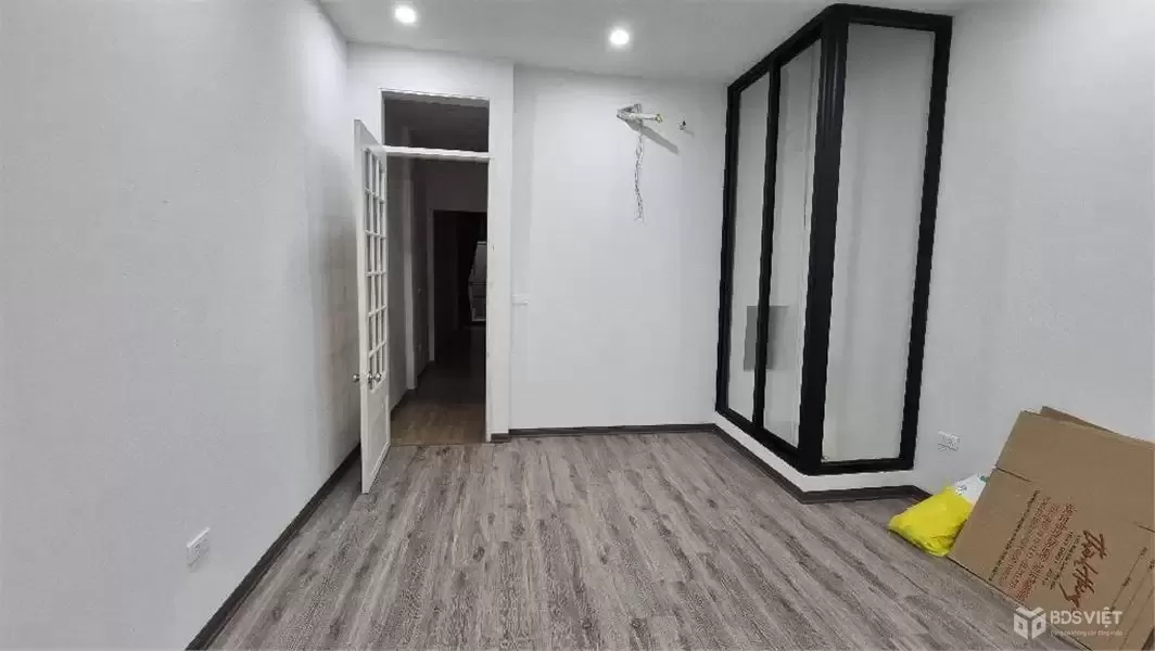 Nhà mặt đường Liên Mạc, 40m2, 5 tầng, ô tô tránh, giá 6,5 tỷ