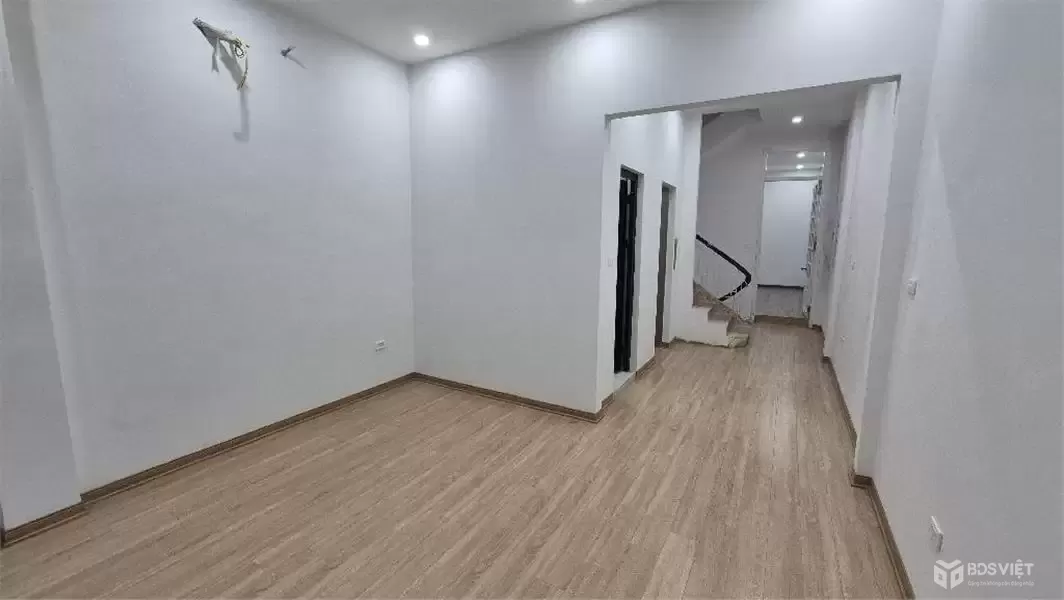 Nhà mặt đường Liên Mạc, 40m2, 5 tầng, ô tô tránh, giá 6,5 tỷ