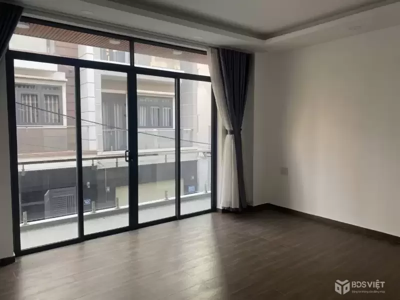 Nhà Mới Siêu To Ngang 8.50 - 4 Tầng - Siêu Rẻ - 7 tỷ 6