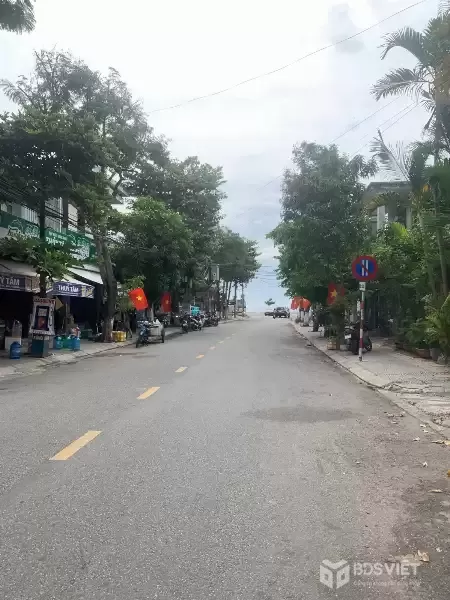Bán gấp nhà mặt tiền đường 7.5m, 100m ra biển Mỹ Khê, 111m², chỉ 11.2 tỷ