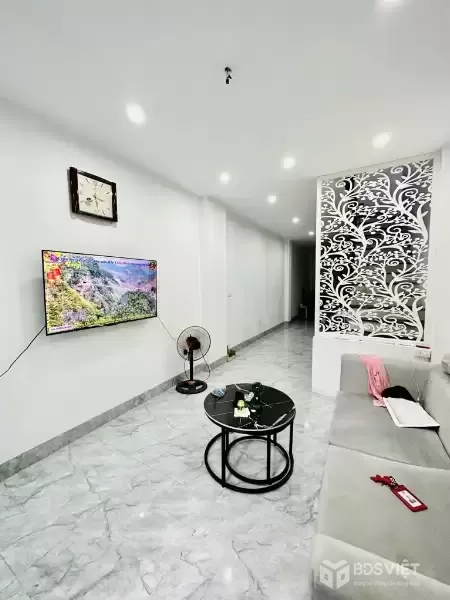 Nhà đẹp Đội Cấn ngõ thông gần phố 38m² x 5 tầng mặt tiền rộng hơn 11 tỷ