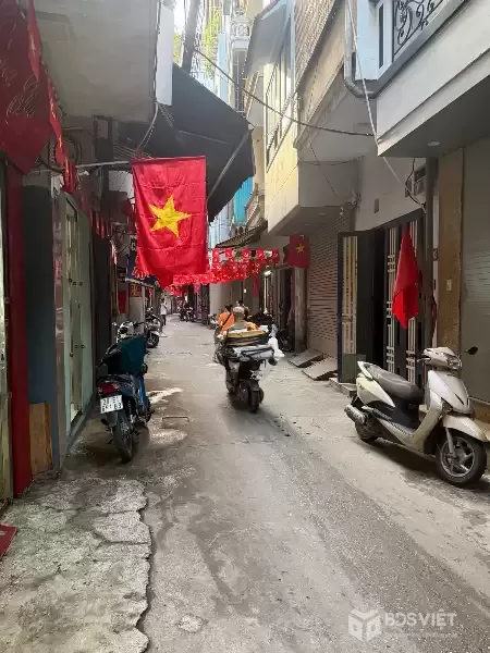Bán Nhà Văn Hương 33m2. 3 tầng. mặt tiền 3m. giá 7.65 Tỷ Đống Đa Hà Nội