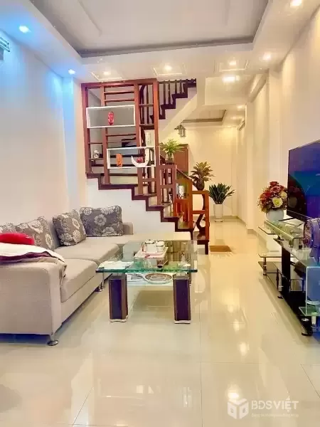 BÁN NHÀ ĐÔNG NGẠC - DT40M2 - 5 TẦNG - GIÁ 6.8 TỶ - NGÕ Ô TÔ - THÔNG THOÁNG - ĐỂ Ở
