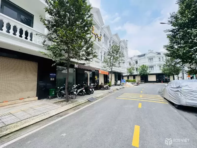 BÁN NHÀ 2 MẶT TIỀN – XE HƠI TRƯỚC SAU – KDC LÁI THIÊU – 3 TẦNG HOÀN CÔNG – 70M² – 6.5 TỶ
