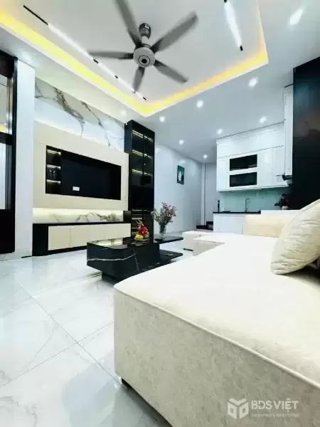 Bán nhà Đông Ngạc 42m2, 5 tầng đẹp, ngõ rộng ô tô tránh, giá 6.8 tỷ