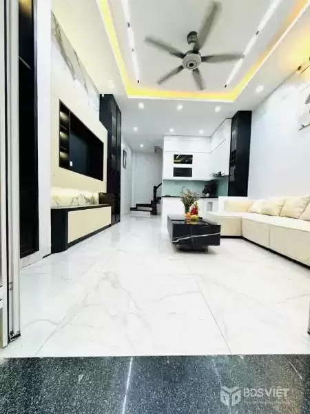 Bán nhà Đông Ngạc 42m2, 5 tầng đẹp, ngõ rộng ô tô tránh, giá 6.8 tỷ