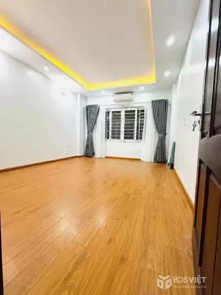 NGUYỄN ĐÌNH HOÀN 32M x5 TẦNG-MT 4M,SÁT PHỐ,NGÕ THÔNG-GIÁ 8,4 TỶ