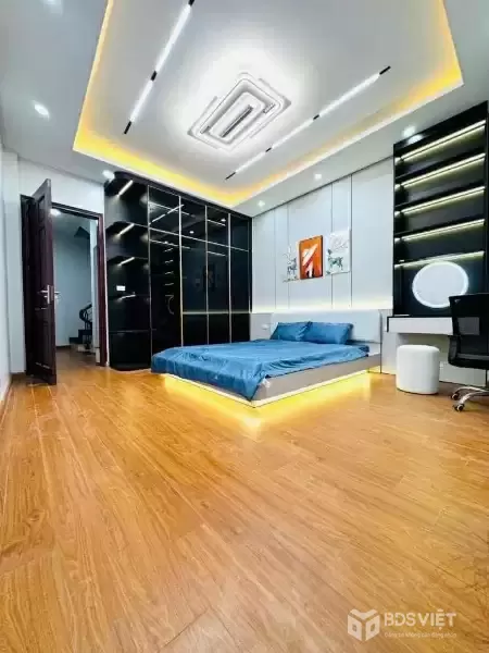 NGUYỄN ĐÌNH HOÀN 32M x5 TẦNG-MT 4M,SÁT PHỐ,NGÕ THÔNG-GIÁ 8,4 TỶ