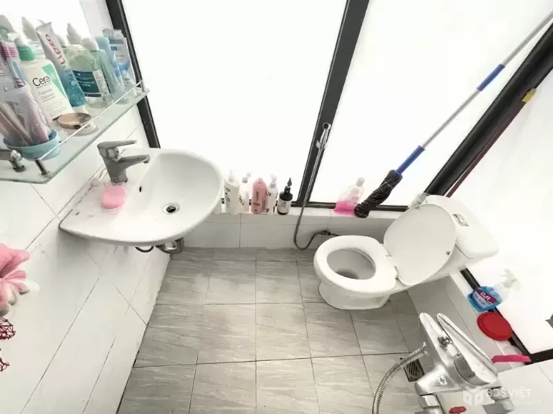HOÀNG QUỐC VIỆT 18M x5 TẦNG CHỈ 4,250 TỶ NGÕ THÔNG,LÔ GÓC,Ô TÔ QUA NHÀ,DÂN XÂY,30M RA PHỐ