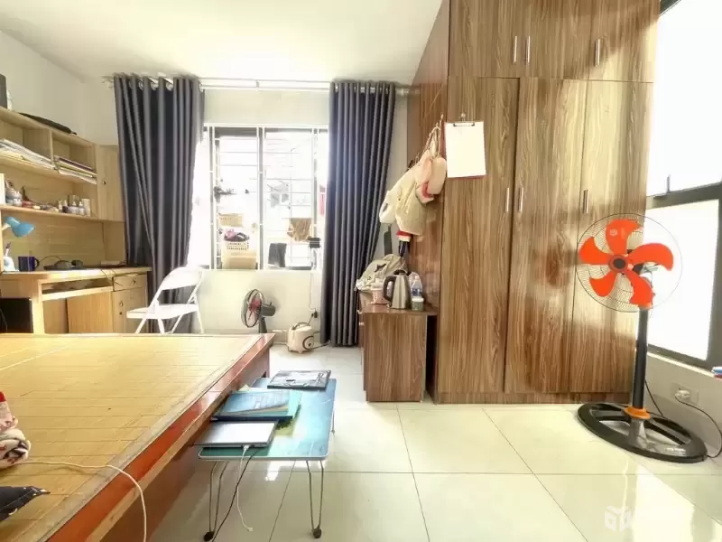 HOÀNG QUỐC VIỆT 18M x5 TẦNG CHỈ 4,250 TỶ NGÕ THÔNG,LÔ GÓC,Ô TÔ QUA NHÀ,DÂN XÂY,30M RA PHỐ