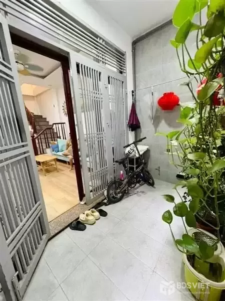 TRẦN CUNG DT 37M-7,4 TỶ NGÕ BA GÁC,1 NGOẶT VÀO NHÀ,DÂN XÂY CHẮC CHẮN