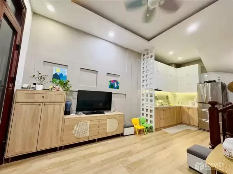 TRẦN CUNG DT 37M-7,4 TỶ NGÕ BA GÁC,1 NGOẶT VÀO NHÀ,DÂN XÂY CHẮC CHẮN