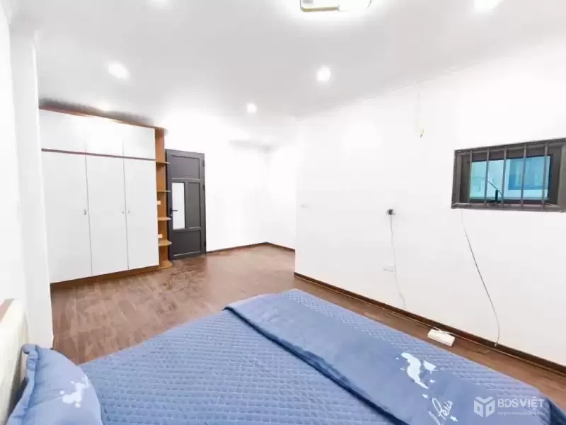 Ô TÔ ĐỖ CỔNG – CÓ SÂN RIÊNG ĐỂ CẢ CHỤC XE – NHÀ MỚI LONG LANH 5 TẦNG – Ở NGAY