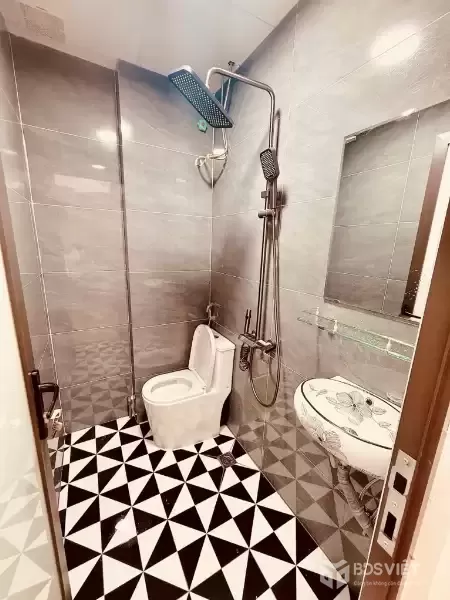 ĐỘI CẤN DT 20M x6 TẦNG 4,980 TỶ NHÀ MỚI,20M RA PHỐ,NGÕ THÔNG