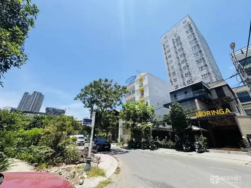 Bán nhà đẹp Sơn Trà 4 tầng, 7PN, sát biển Phạm Văn Đồng, công viên – hiếm có khó tìm