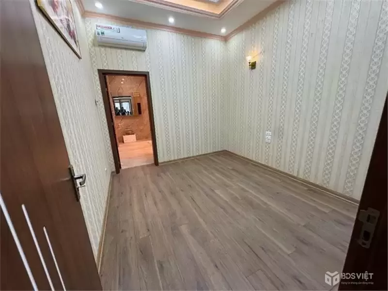 Bán nhà gần Phạm Văn Đồng – Cổ Nhuế, 40m2, 5 tầng, mới đẹp, ở ngay, 6.6 tỷ