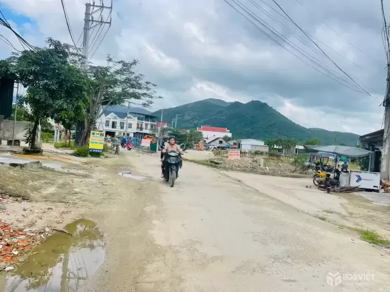 ĐấtDiên Phú đường nhựa Kinh doanh thông rộng 6m.. Lô góc 2 mặt tiền vuôn vắn.