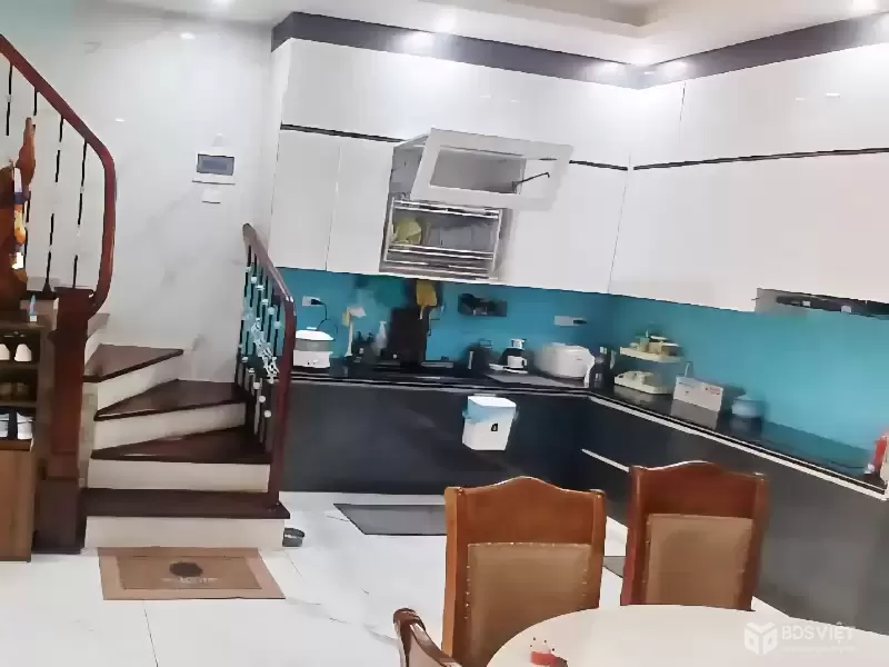 Bán gấp nhà Lạc Long Quân Tây Hồ, gần phố, gần ô tô 44m² giá 9.6 tỷ
