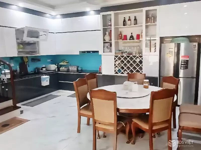 Bán gấp nhà Lạc Long Quân Tây Hồ, gần phố, gần ô tô 44m² giá 9.6 tỷ