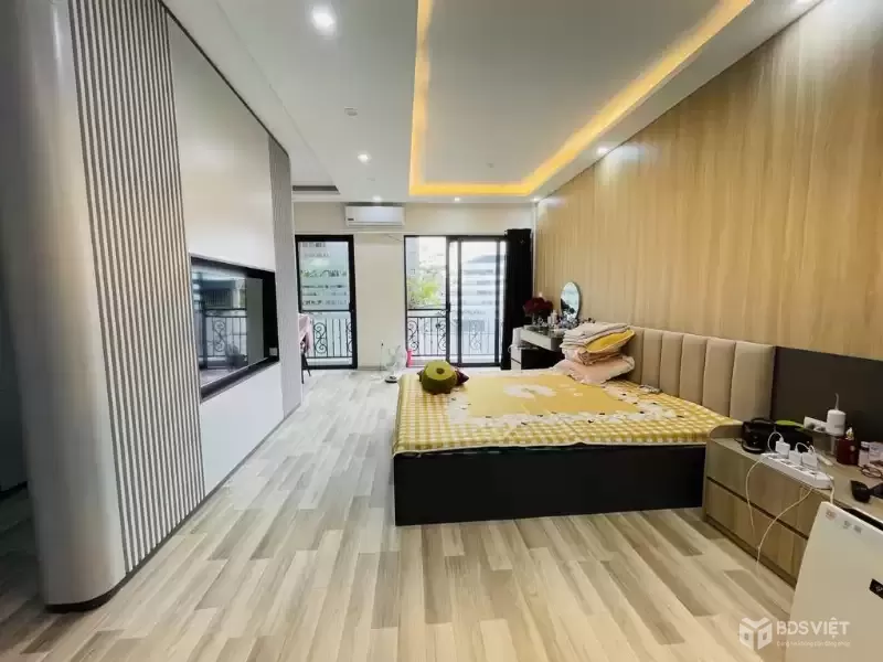 Duy nhất 1 nhà Lạc Long Quân gần ô tô, full nội thất 72m² giá 11.5 tỷ