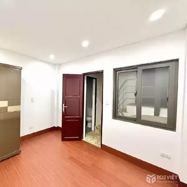Nhà Khương Trung 32m 6.8 tỷ, 4 ngủ, ngõ ba gác, thoáng sáng, gần hồ, ở ngay.