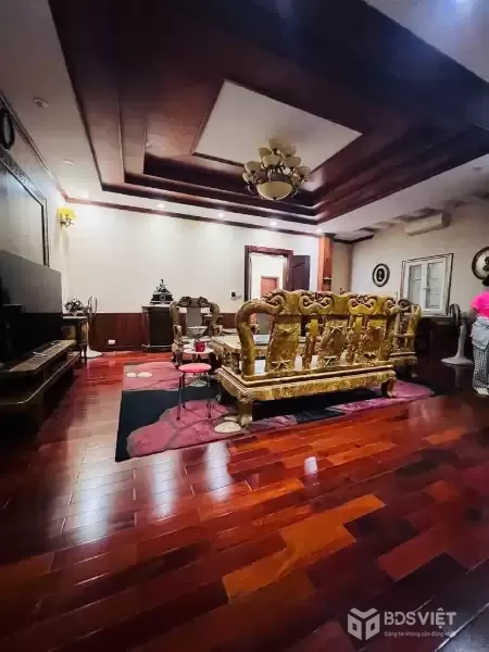 Bán nhà 7 tầng thang máy Trần Thái Tông, 60m2, ô tô tránh, thu 1 tỷ/năm