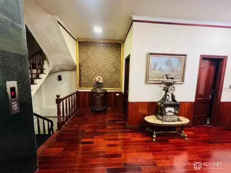 Bán nhà 7 tầng thang máy Trần Thái Tông, 60m2, ô tô tránh, thu 1 tỷ/năm