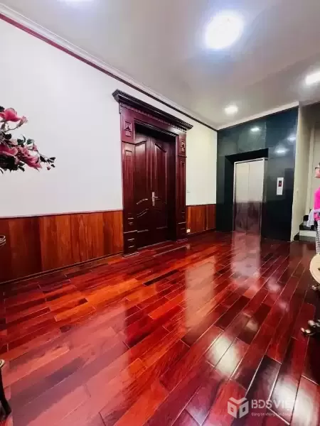 Bán nhà 7 tầng thang máy Trần Thái Tông, 60m2, ô tô tránh, thu 1 tỷ/năm
