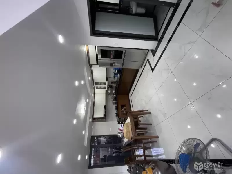 Tòa nhà 7 tầng 70m2, thang máy, ô tô tránh, khu Cầu Giấy – doanh thu 1 tỷ/năm