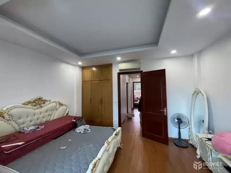 Tòa nhà 7 tầng 70m2, thang máy, ô tô tránh, khu Cầu Giấy – doanh thu 1 tỷ/năm