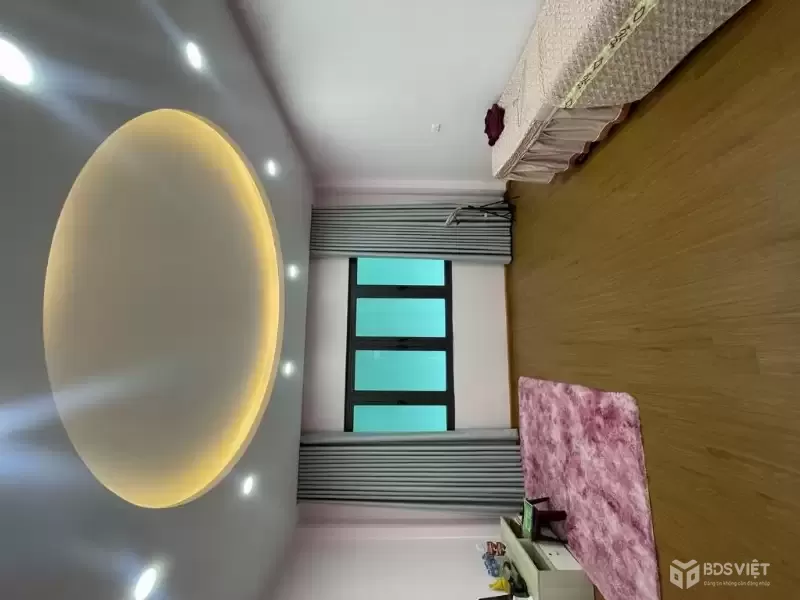 Tòa nhà 7 tầng 70m2, thang máy, ô tô tránh, khu Cầu Giấy – doanh thu 1 tỷ/năm