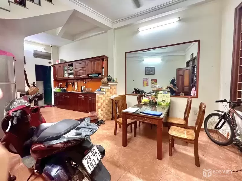 Bán Nhà Lương Định Của 29m2. 5 tầng. mặt tiền 5m. giá 9.5 Tỷ Đống Đa Hà Nội