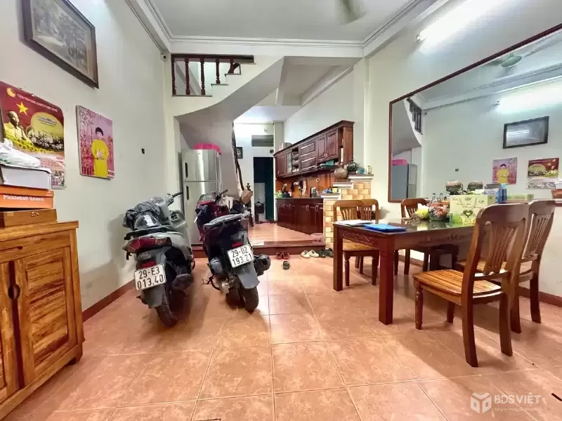Bán Nhà Lương Định Của 29m2. 5 tầng. mặt tiền 5m. giá 9.5 Tỷ Đống Đa Hà Nội