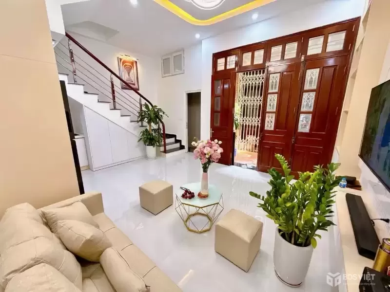 Bán Nhà Thịnh Quang 31m2. 5 tầng. mặt tiền 4m. giá 7.75 Tỷ Đống Đa Hà Nội