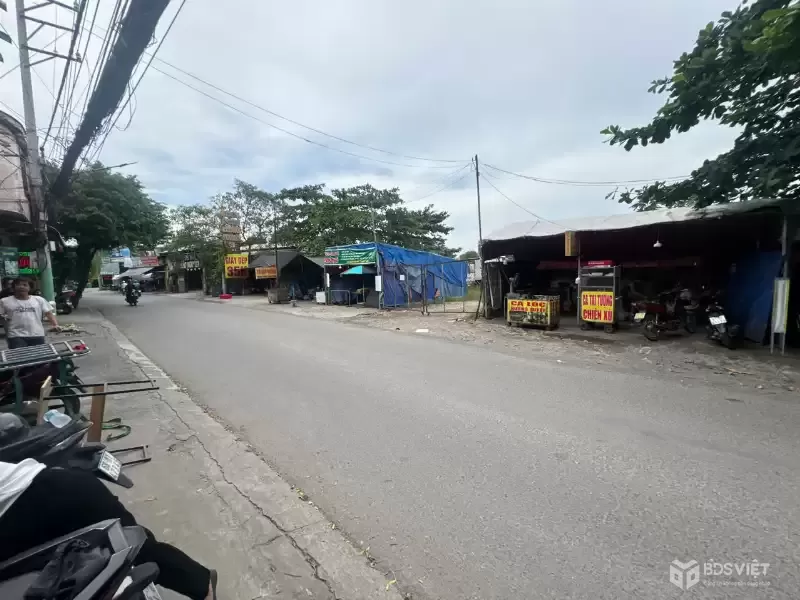 MẶT TIỀN KINH DOANH TRUNG TÂM DĨ AN – DÃY TRỌ 2 TẦNG NGANG 10M – THU 70TR/THÁNG – 416M² FULL THỔ CƯ