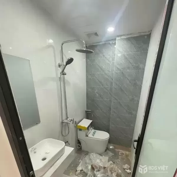 Bán nhà Quan Nhân 26m – nhà mới 5 tầng, ngõ thông, trước nhà 2.5 m, đi bộ ra phố.
