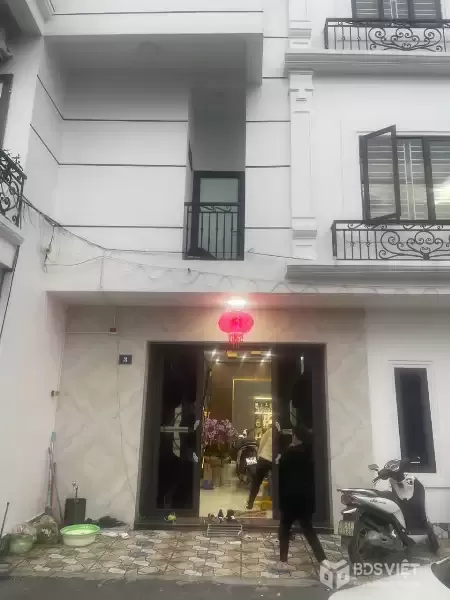 SIÊU PHẨM NHÀ 3 TẦNG CHỈ HƠN 2,X TỶ – NGÕ 8M, GẦN MẶT ĐƯỜNG 402  ZALO 0567 222 555