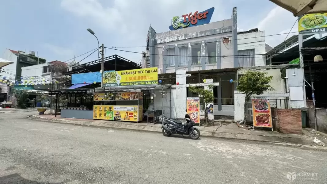 Đất Mặt Tiền KDC Bình Chánh View Sông Hồ - Sát Quận 8 - Đang Có Dòng Tiền Cho Thuê - Ngang Khủng 24M - 465M2 - 50 tỷ