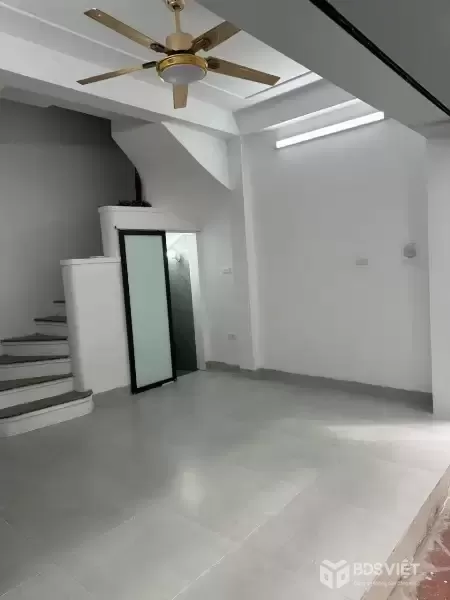 Bán Nhà Thịnh Quang 20/25m2. 5 tầng. mặt tiền 4.2m. giá 5.3 Tỷ Đống Đa Hà Nội