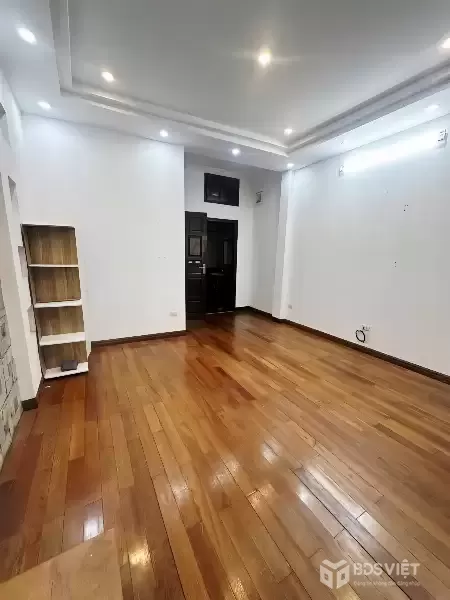 Nhà đẹp Hoàng Hoa Thám gần ngõ thông ô tô 32m² giá 7.2 tỷ