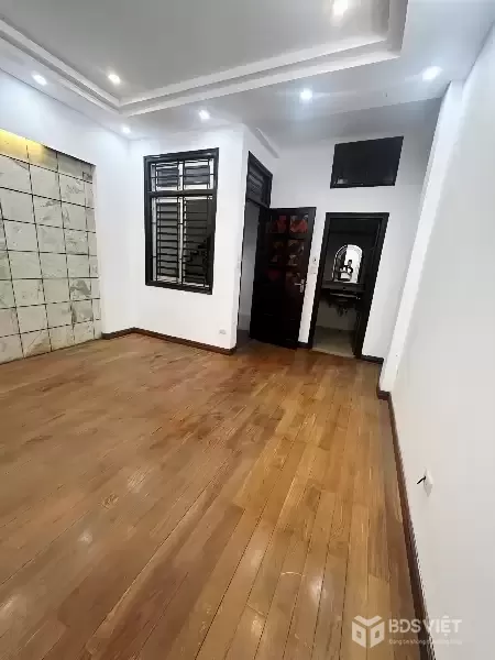 Nhà đẹp Hoàng Hoa Thám gần ngõ thông ô tô 32m² giá 7.2 tỷ