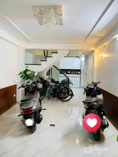 BÁN NHÀ CẦU GIẤY - 10M RA MẶT PHỐ - Ô TÔ ĐỖ CỬA - NHÀ DÂN XÂY TÂM HUYẾT - THOÁNG 2 MẶT