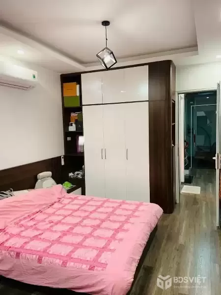 BÁN NHÀ CẦU GIẤY - 10M RA MẶT PHỐ - Ô TÔ ĐỖ CỬA - NHÀ DÂN XÂY TÂM HUYẾT - THOÁNG 2 MẶT