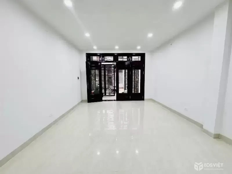 BÁN NHÀ SIÊU ĐẸP –  CẦU GIẤY – Ô TÔ VÀO TẬN NHÀ – VỊ TRÍ ĐẮC ĐỊA – GẦN MẶT ĐƯỜNG LỚN – NHÀ DÂN XÂY CỰC KÌ KIÊN CỐ